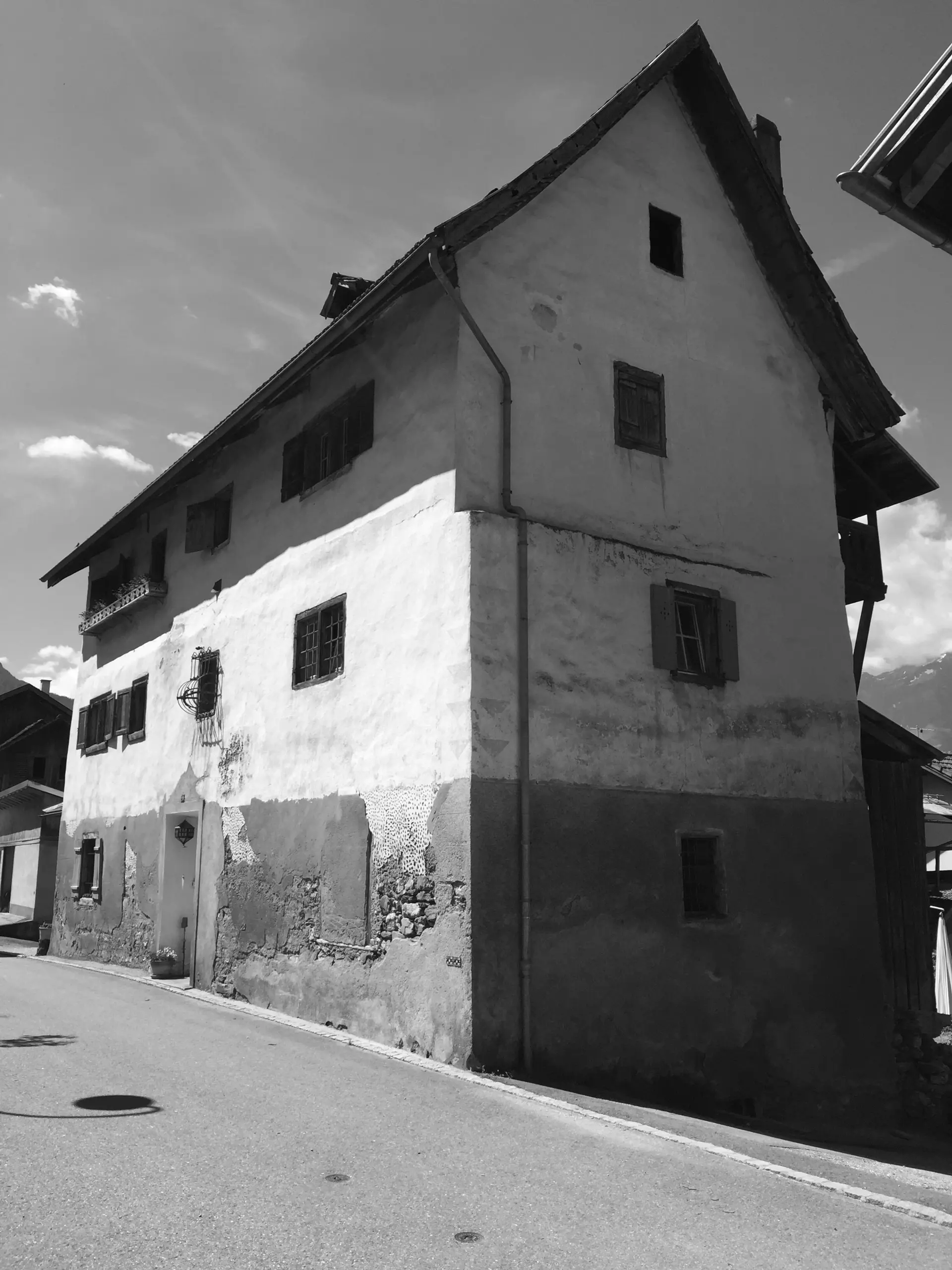 04_Sanierung und Umbau_Wohnhaus Dorfstrasse Almens_vorher